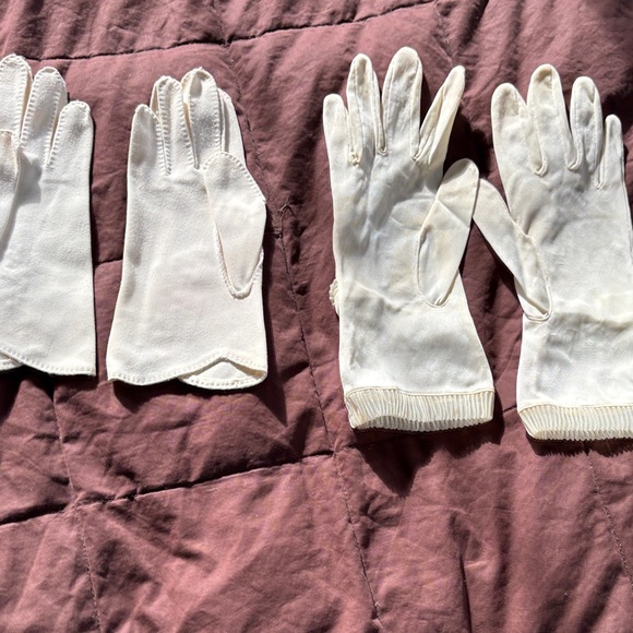 Elegant White Gloves Set - Picture 2 of 2